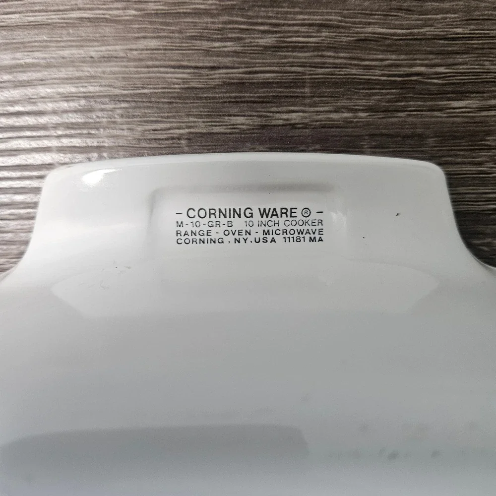 Corning Ware M-10-GR-B 10 Inch Square Browning Skillet with Pyrex Lid A-12-C